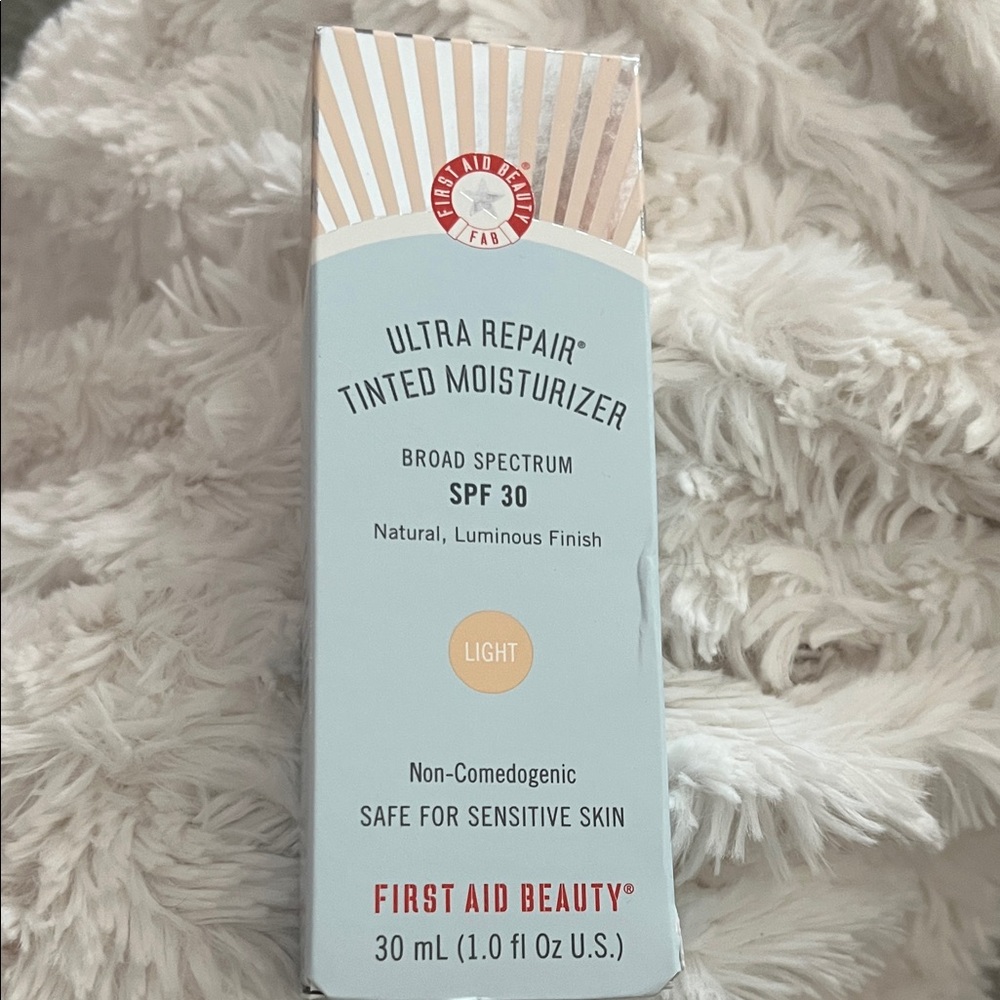 First Aid Beauty Ultra Repair Tinted Moisturizer SPF 30 - Light shade